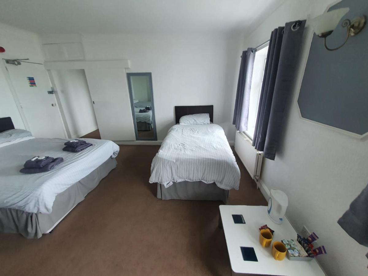 Highlander Hotel สการ์โบโรห์ ภายนอก รูปภาพ